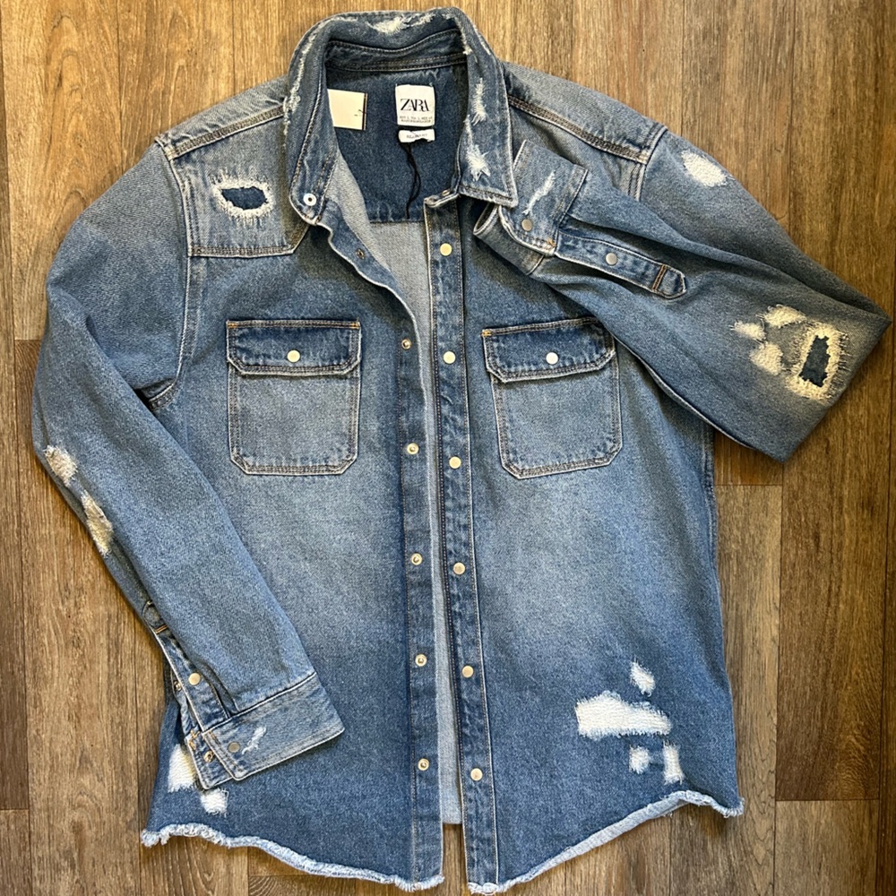 NEW Zara Women’s Jean Jacket Size: L Distressed Color: Blue RN: 77302